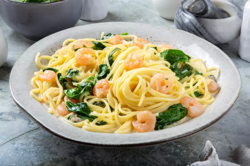 Паста с креветками и шпинатом