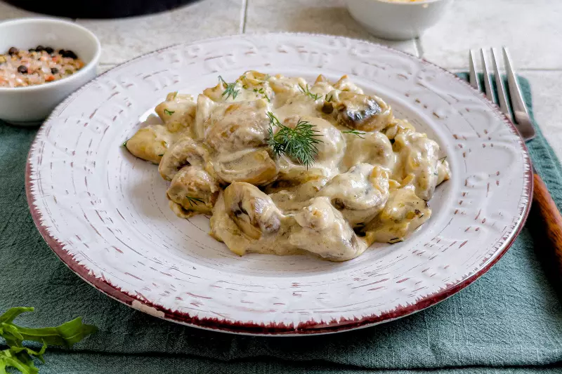 Жульен с грибами на сковороде