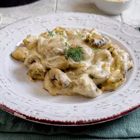 Жульен с грибами на сковороде