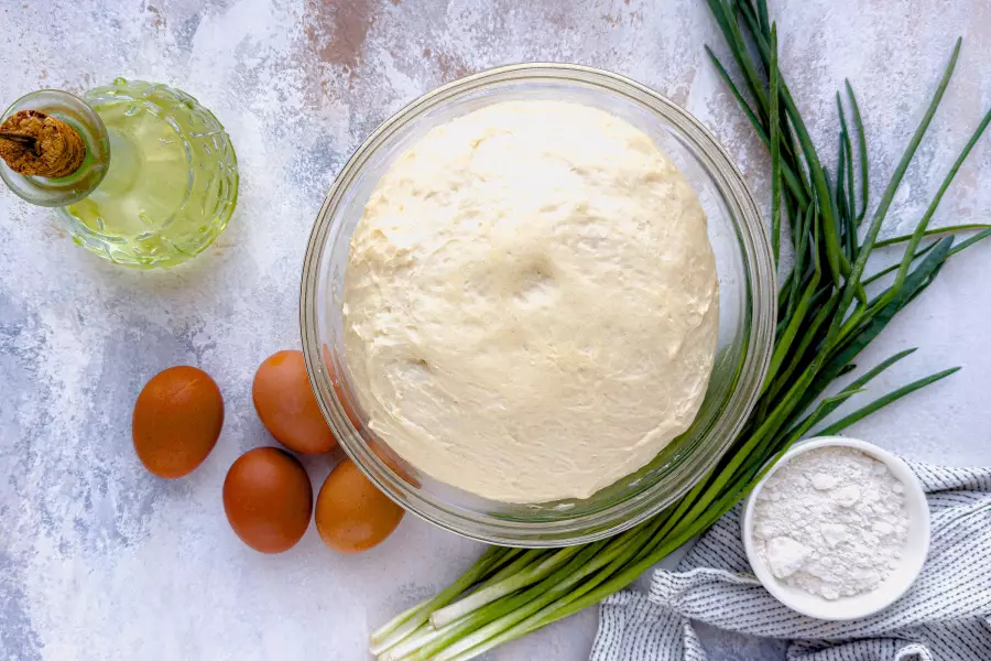 Ингредиенты для рецепта пирожки с яйцом и луком