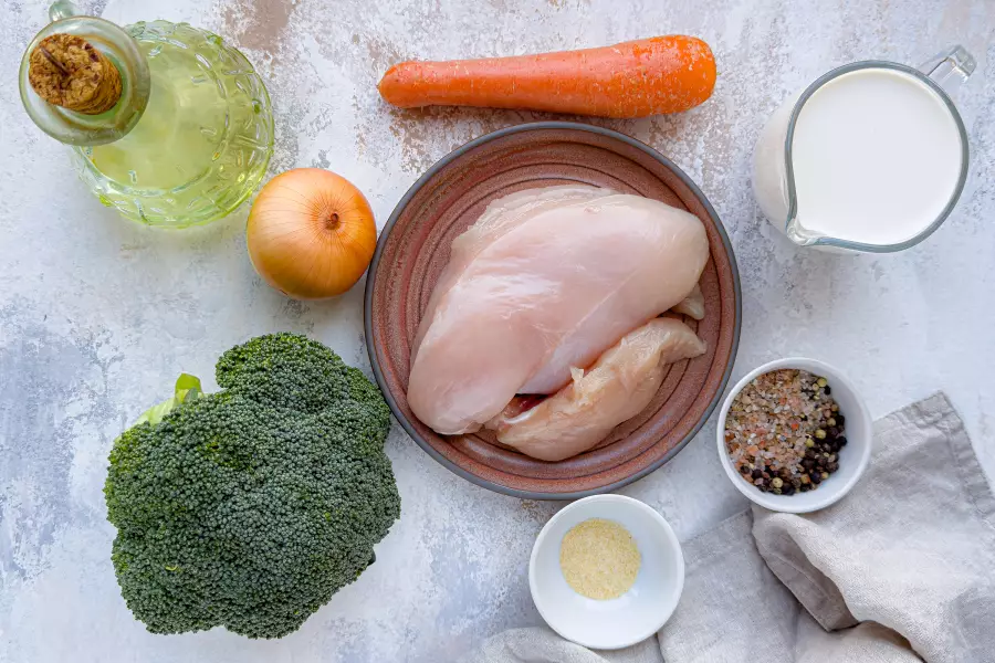 Ингредиенты для рецепта курица с брокколи в сливочном соусе
