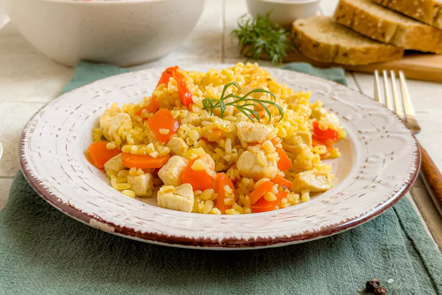 Булгур с курицей и овощами