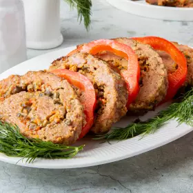 Рулет из фарша с грибами