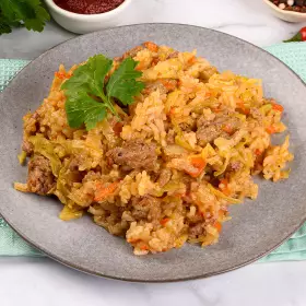 Капуста с фаршем и рисом
