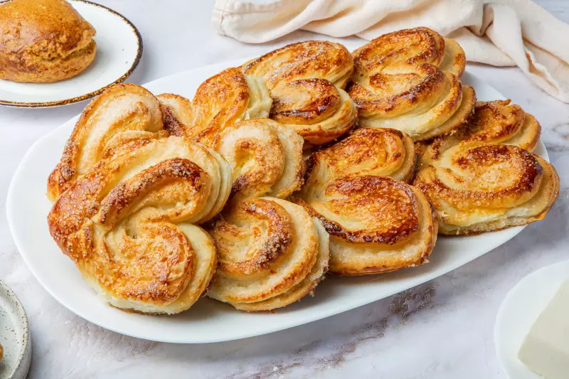 Плюшки с сахаром на молоке