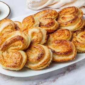 Плюшки с сахаром на молоке