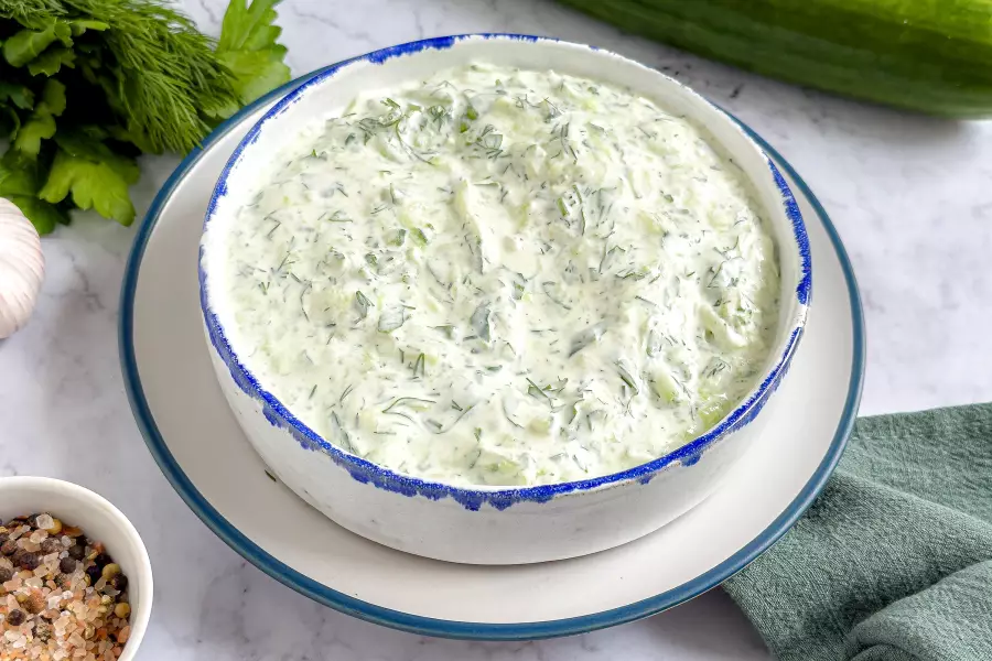 Соус с огурцом и чесноком