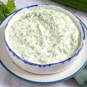 Соус с огурцом и чесноком