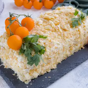 Наполеон с рыбными консервами