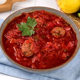 Борщ с фрикадельками