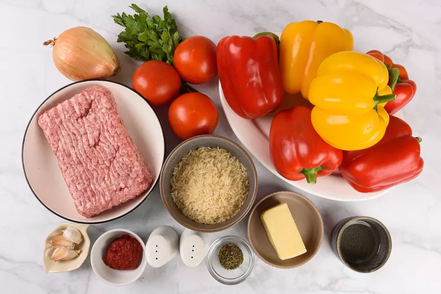 Ингредиенты для рецепта перцы в духовке с фаршем и сыром