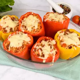 Перцы в духовке с фаршем и сыром