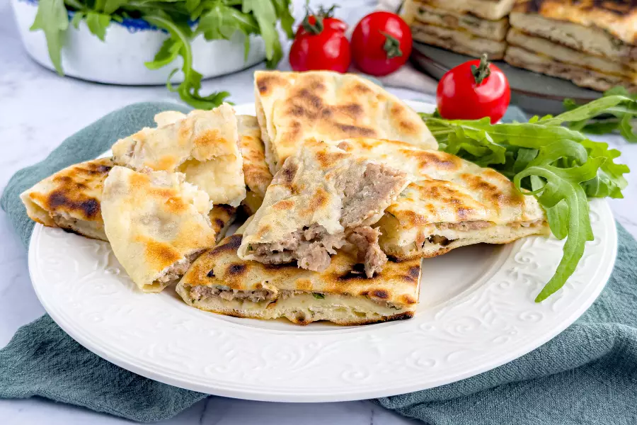 Готовое блюдо хычины с мясом