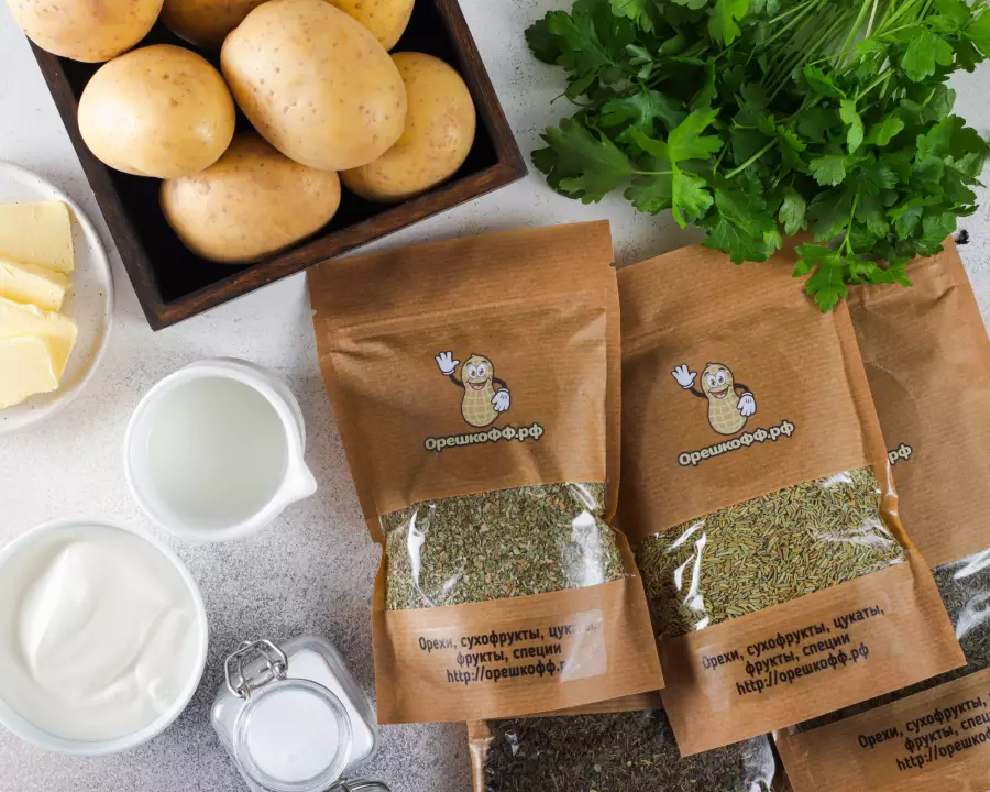 Ингредиенты для рецепта картофель в сметане в духовке