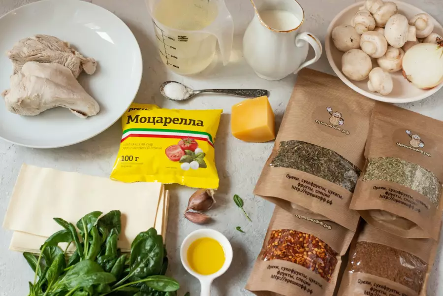 Ингредиенты для рецепта лазанья с курицей и грибами